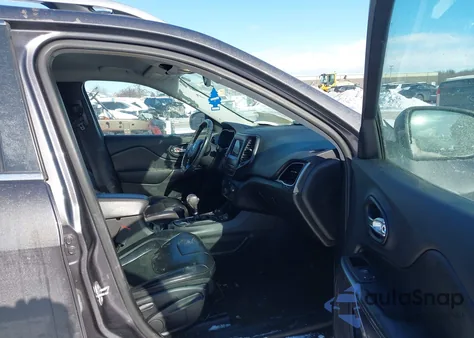 2019 Jeep Cherokee Latitude Plus 4X4 z USA, uszkodzony, nr VIN 1C4PJMLB3KD233477